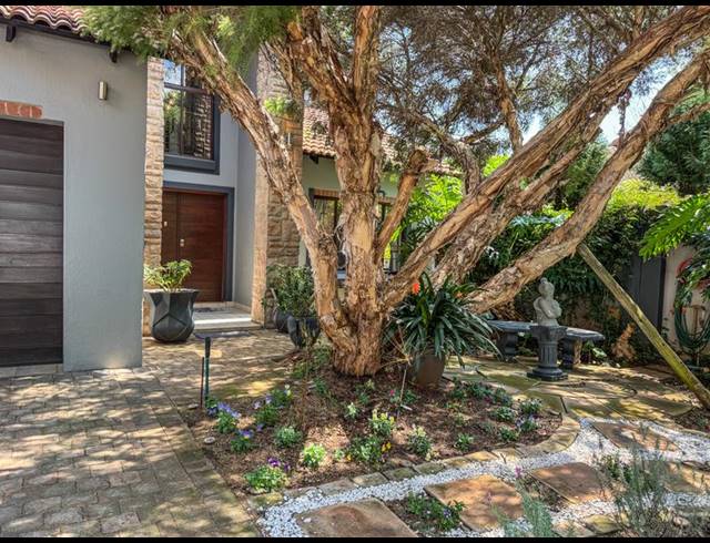 5 BEDROOM HOUSE FOR SALE IN MIDSTREAM ESTATE
